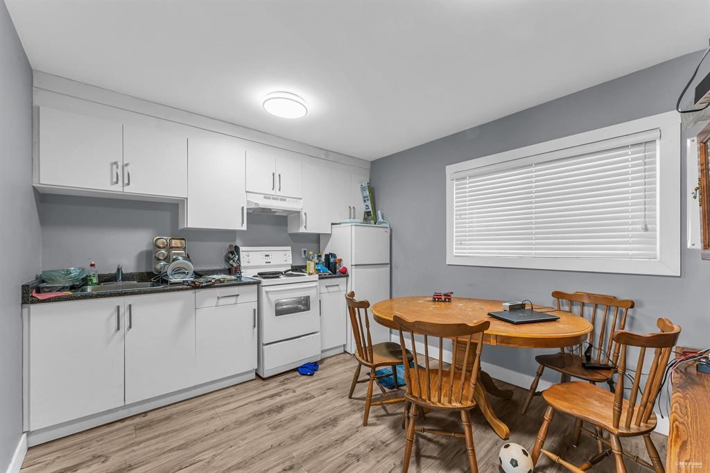 Primary Bathroom Photo of 13572 68 Avenue, Surrey, BC