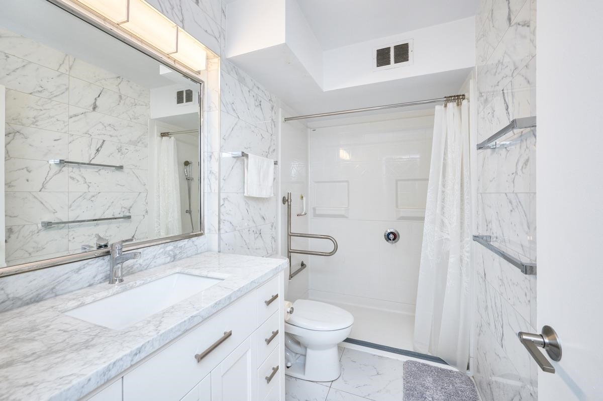 Front Yard Photo of 205 5926 Tisdall Street, Vancouver, BC