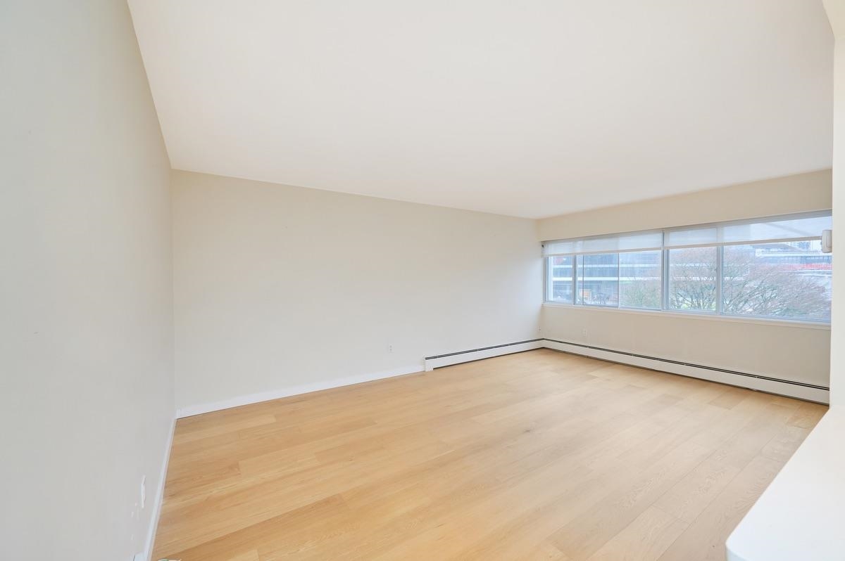 Kitchen Photo of 205 5926 Tisdall Street, Vancouver, BC