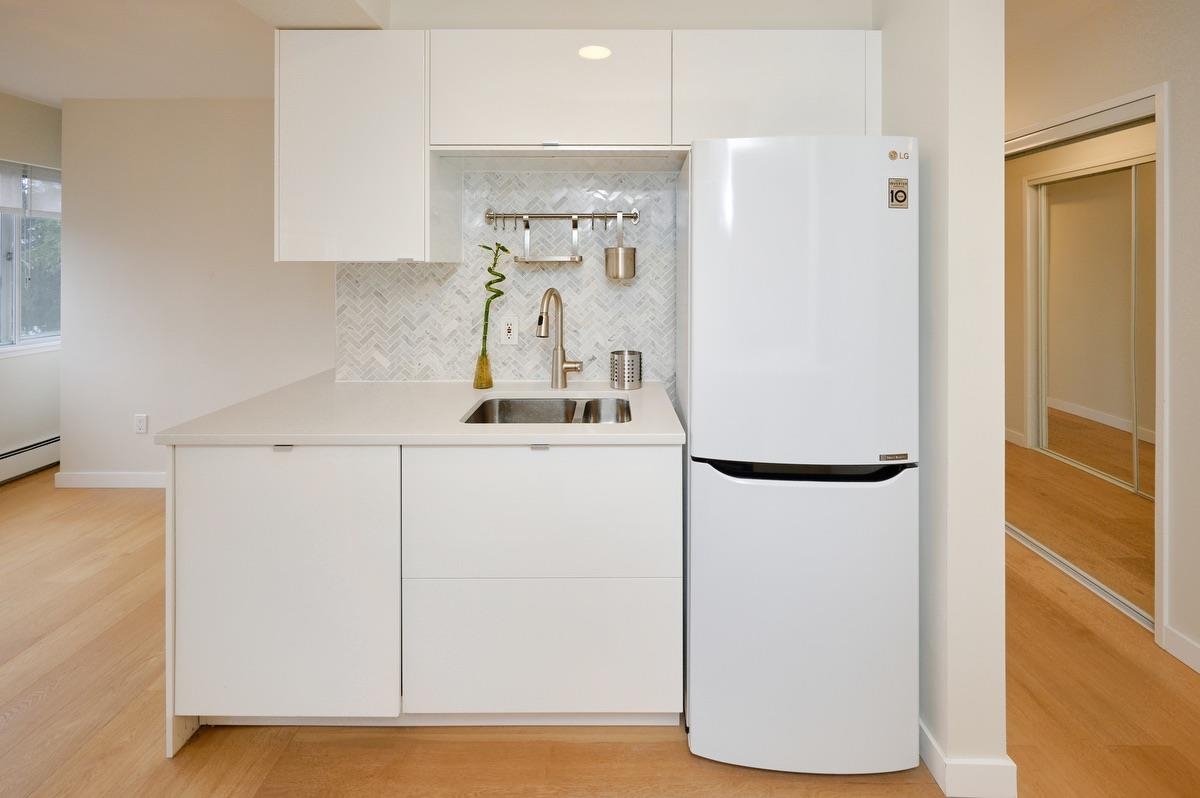 Laundry Room Photo of 205 5926 Tisdall Street, Vancouver, BC