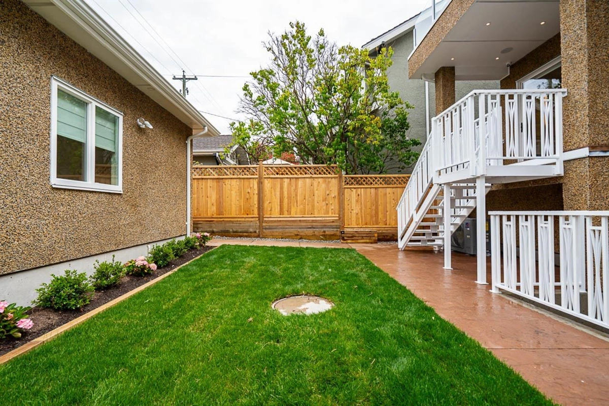 Dining Area Photo of 2561 W 2nd Avenue, Vancouver, BC