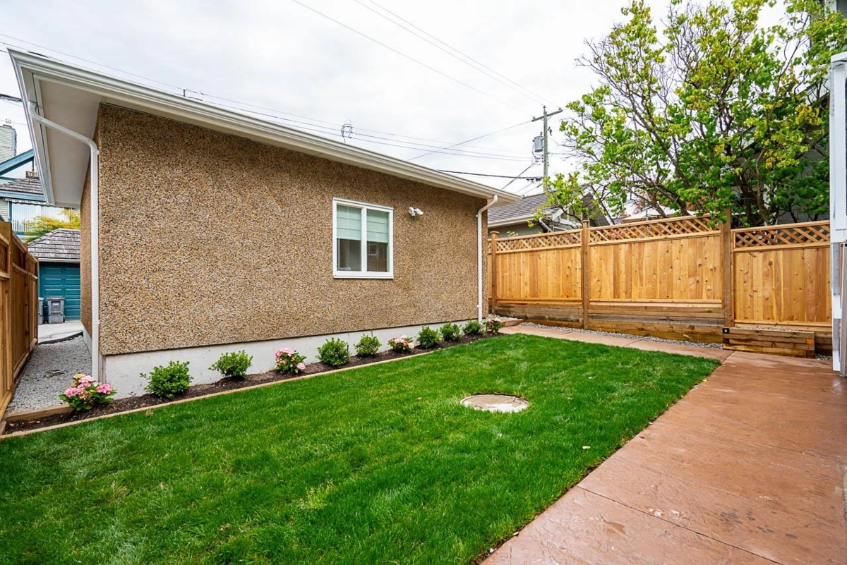 Family Room Photo of 2561 W 2nd Avenue, Vancouver, BC