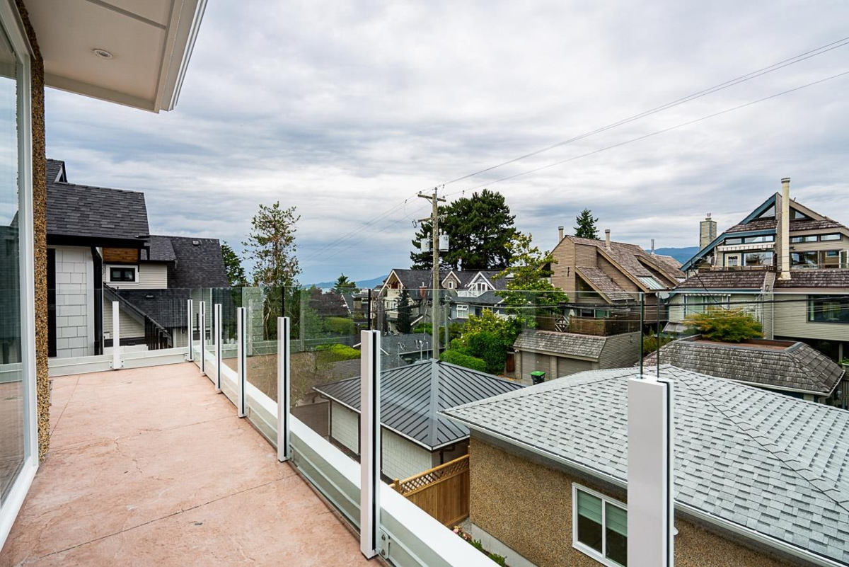 Hot Tub / Spa Photo of 2561 W 2nd Avenue, Vancouver, BC