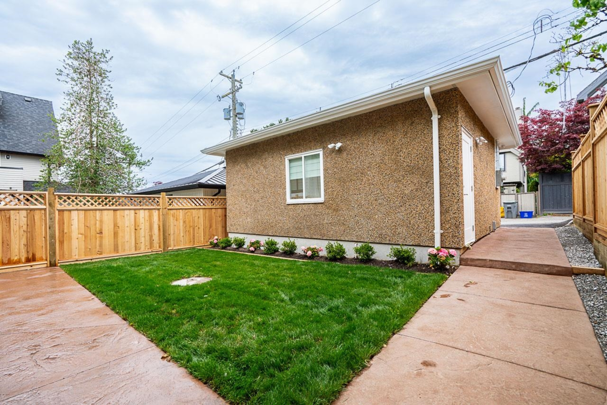 Kitchen Photo of 2561 W 2nd Avenue, Vancouver, BC