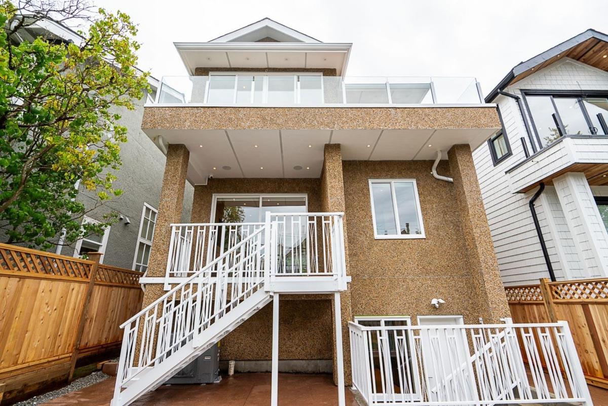 Living Room Photo of 2561 W 2nd Avenue, Vancouver, BC