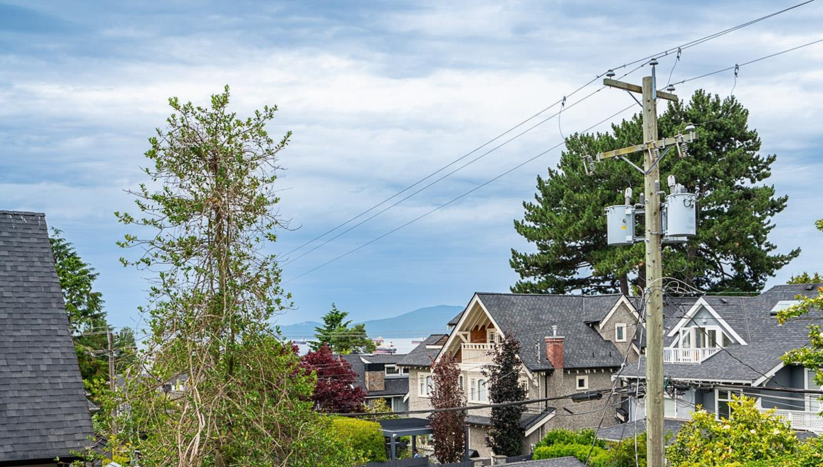 Outdoor Kitchen Photo of 2561 W 2nd Avenue, Vancouver, BC