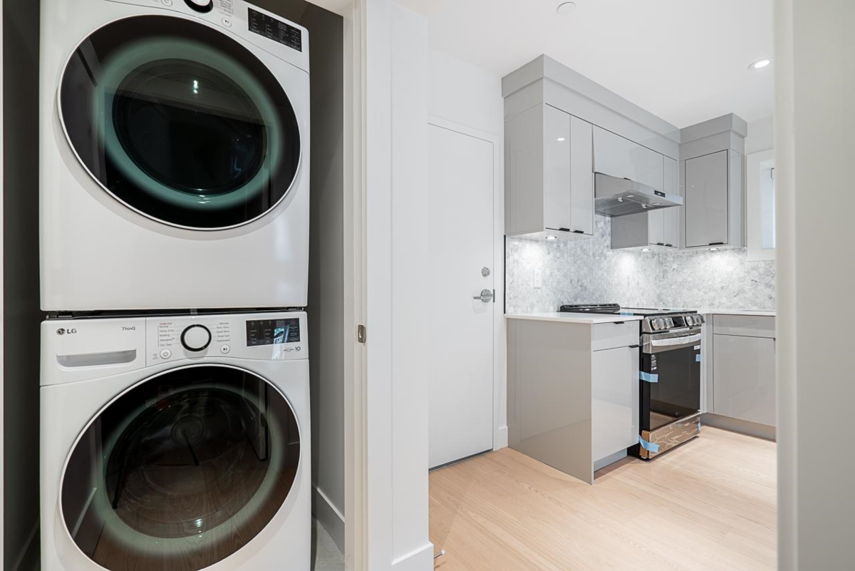 Outdoor Patio Photo of 2561 W 2nd Avenue, Vancouver, BC