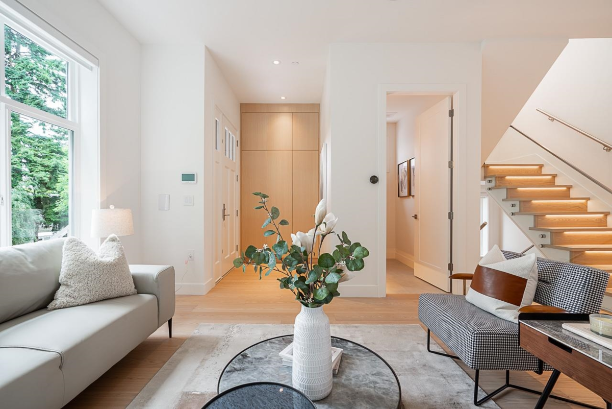 Primary Bathroom Photo of 2561 W 2nd Avenue, Vancouver, BC