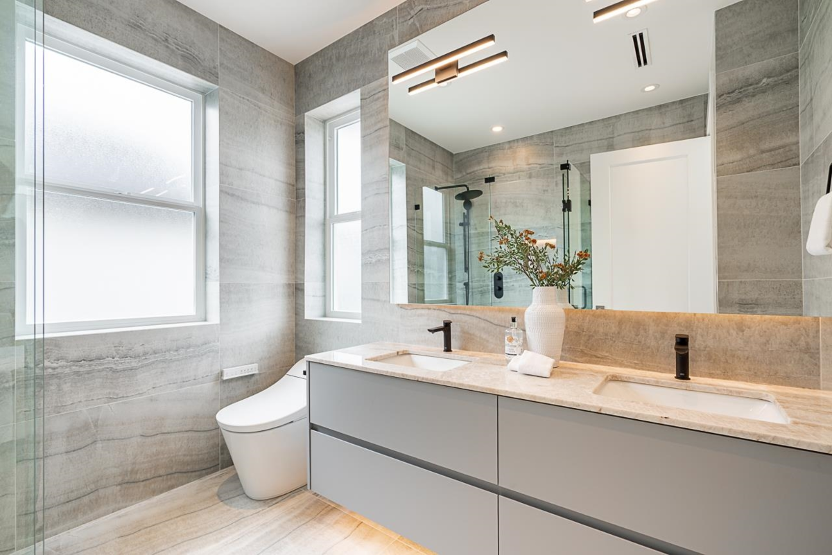 Swimming Pool Photo of 2561 W 2nd Avenue, Vancouver, BC