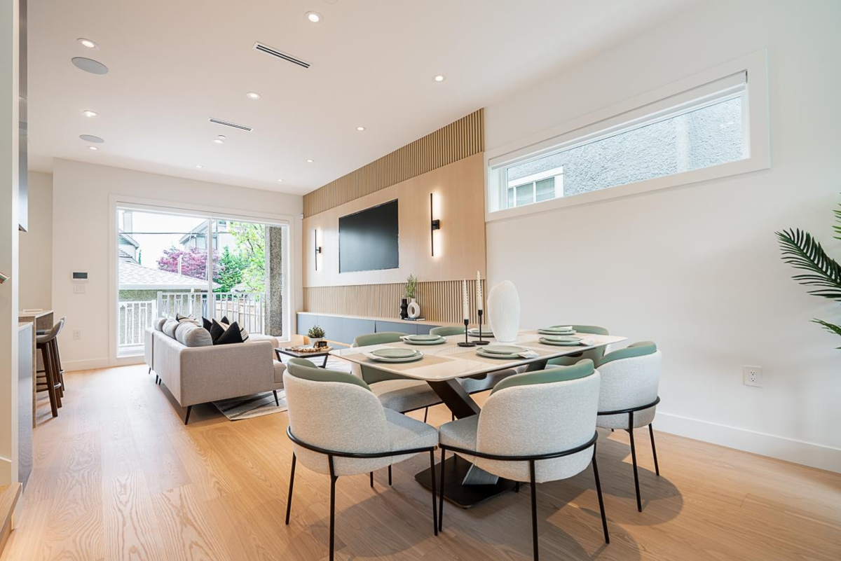 Walk-In Closet Photo of 2561 W 2nd Avenue, Vancouver, BC