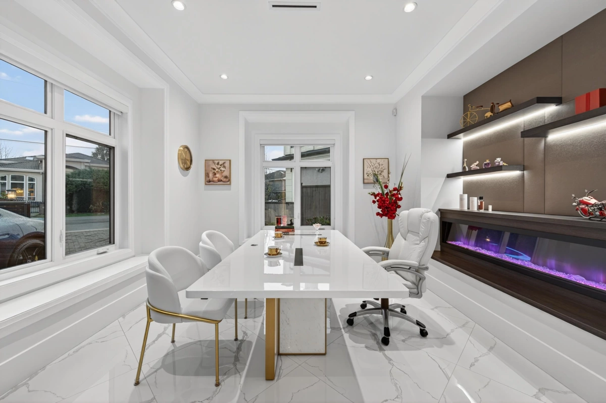 Breakfast Nook Photo of 3400 Barmond Avenue, Richmond, BC