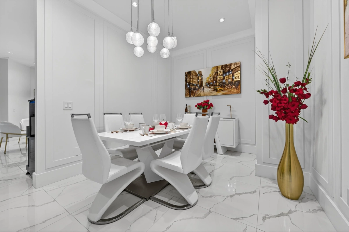 Walk-In Closet Photo of 3400 Barmond Avenue, Richmond, BC