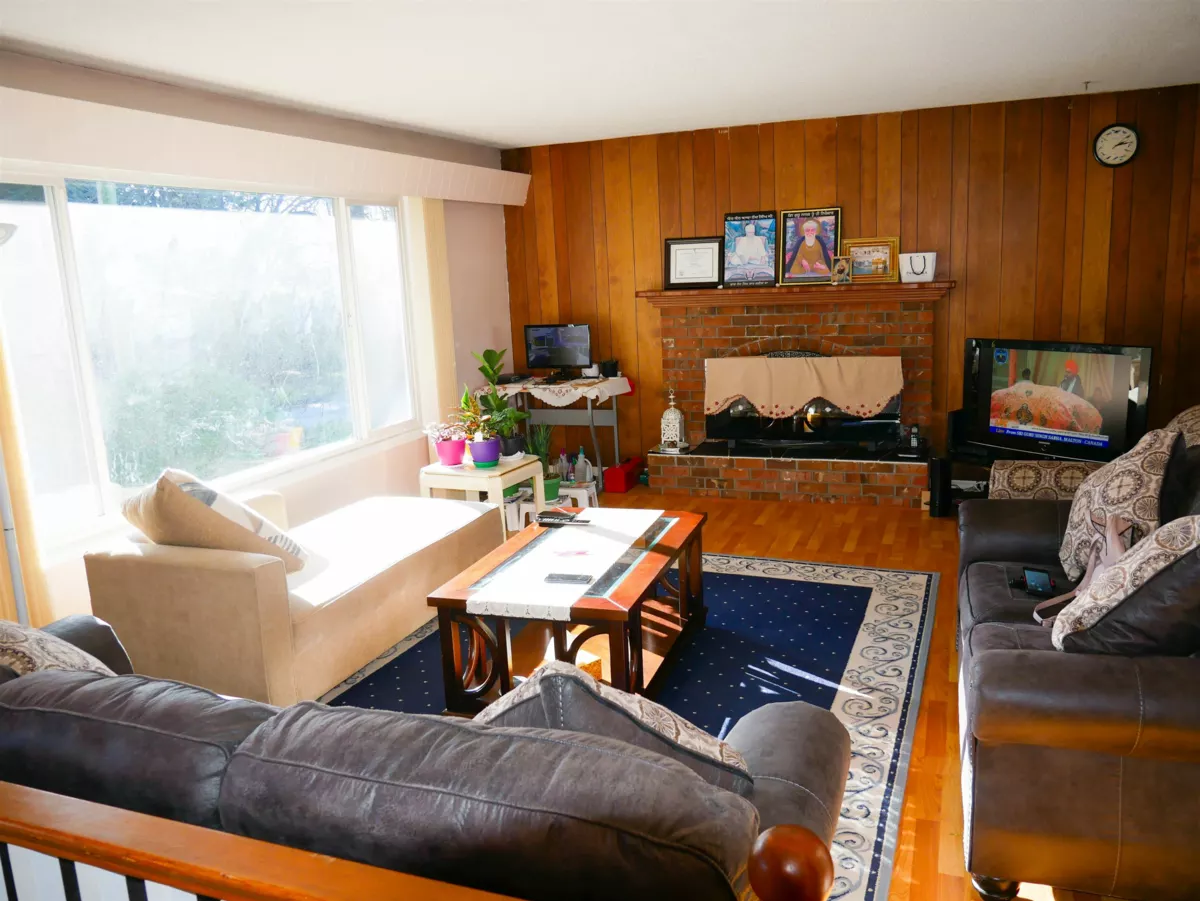 Basement Recreation Room Photo of 2449 Adelaide Street, Abbotsford, BC