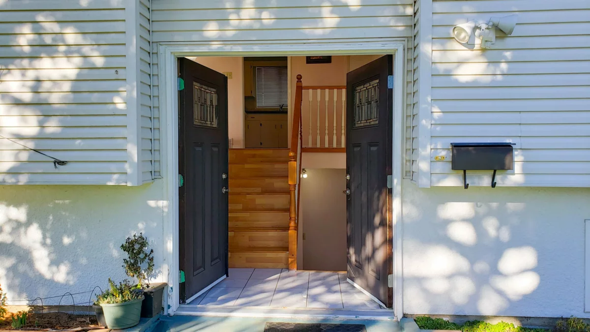Breakfast Nook Photo of 2449 Adelaide Street, Abbotsford, BC