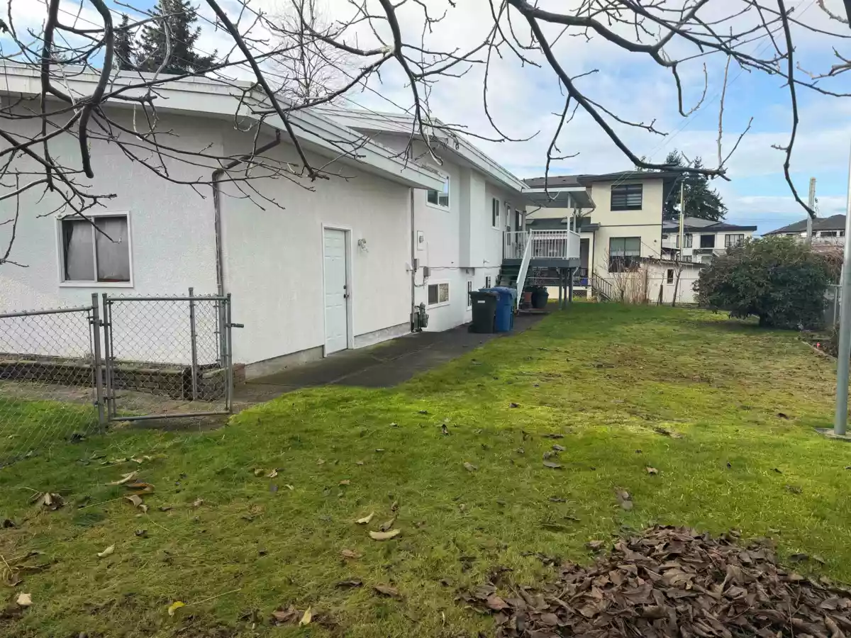 Kitchen Island Photo of 2449 Adelaide Street, Abbotsford, BC
