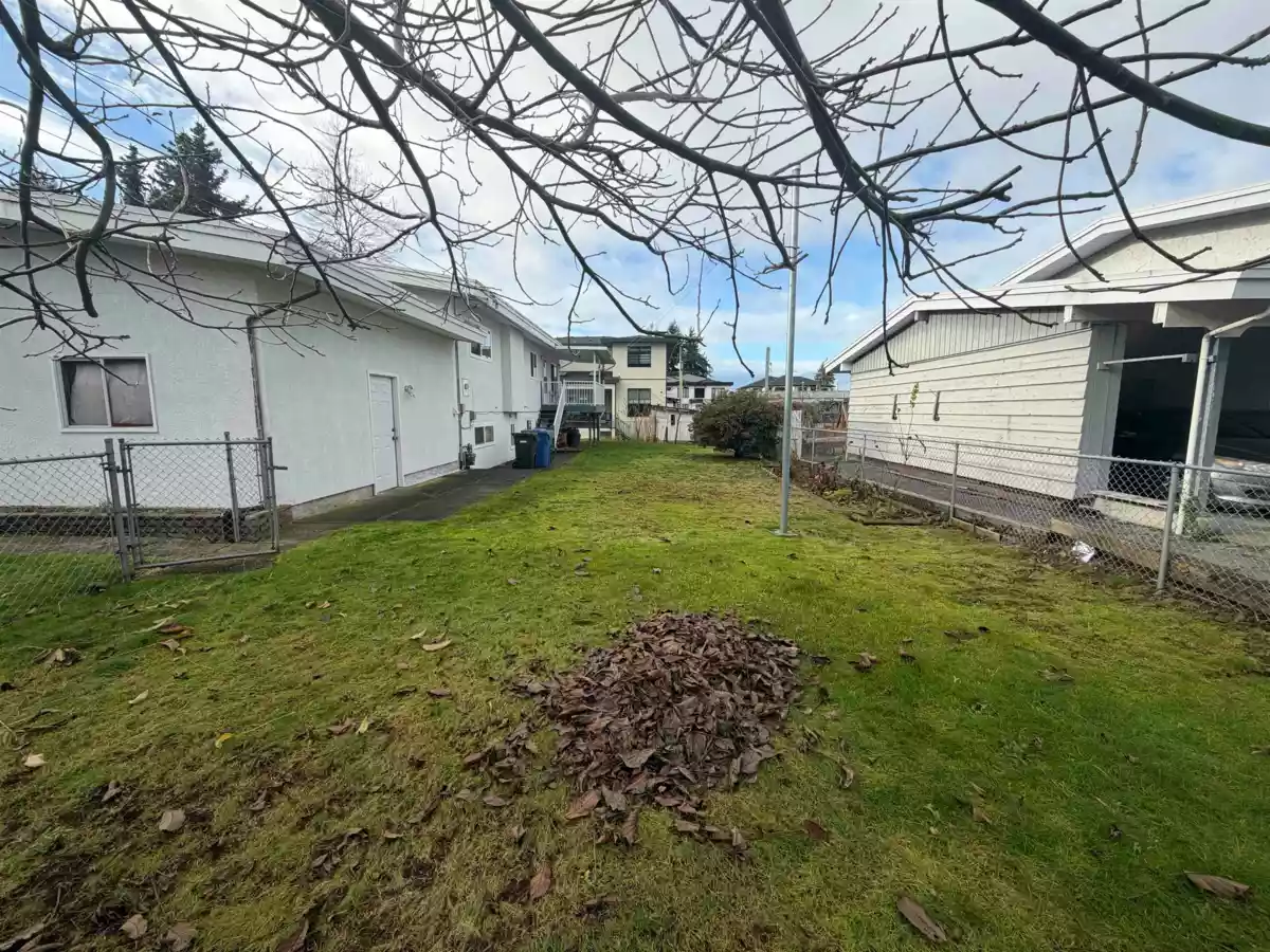 Kitchen Photo of 2449 Adelaide Street, Abbotsford, BC