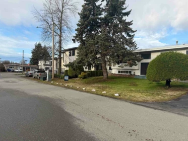 Family Room Photo of 2449 Adelaide Street, Abbotsford, BC