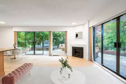 102 747 17th Street, West Vancouver, BC, Dundarave — 2 bed apartment/condo for sale