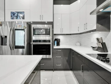 Kitchen Island Photo of 16158 96b Avenue, Surrey, BC