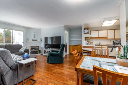 221 5379 205 Street, Langley, BC, Langley City — 2 bed apartment/condo for sale