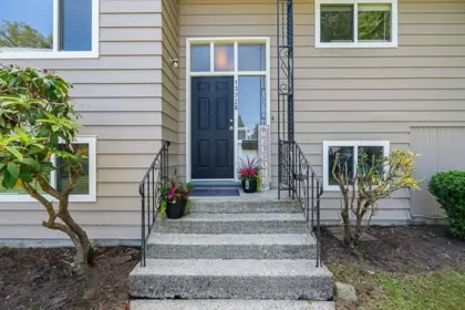 13728 Blackburn Avenue, White Rock, BC, White Rock — Single Family Residence for sale