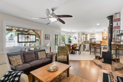 Breakfast Nook Photo of 12815 Willow Place, Maple Ridge, BC
