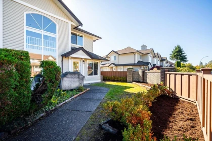 Front Yard Photo of 52 1370 Riverwood Gate, Port Coquitlam, BC