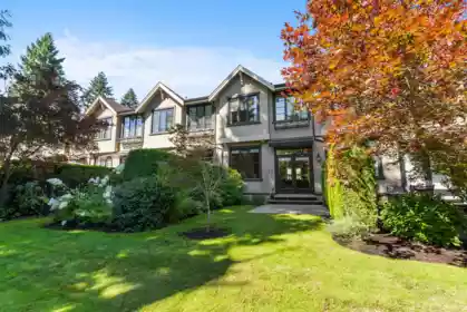 Backyard Photo of 420 2580 Langdon Street, Abbotsford, BC