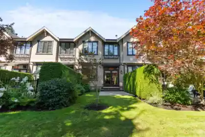 Front Yard Photo of 420 2580 Langdon Street, Abbotsford, BC