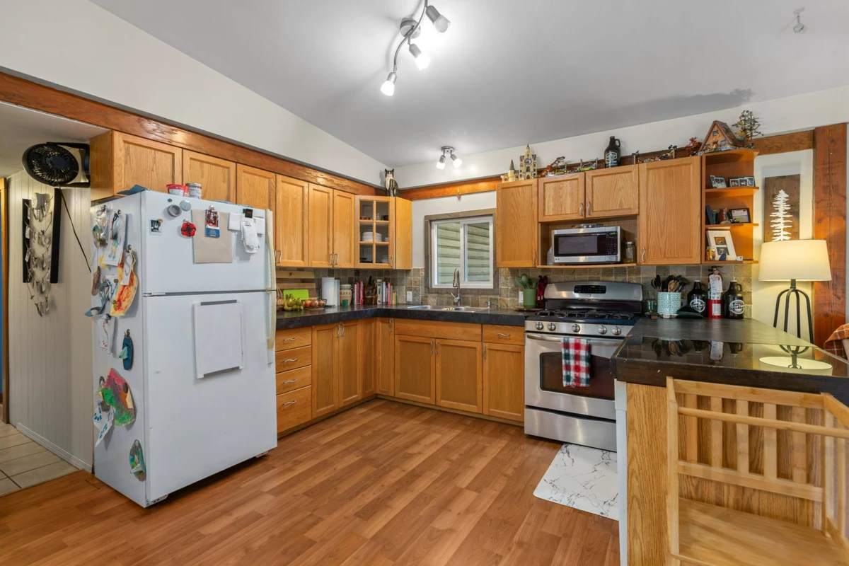 Kitchen Photo of 9245 Pemberton Portage Road, D'Arcy, BC