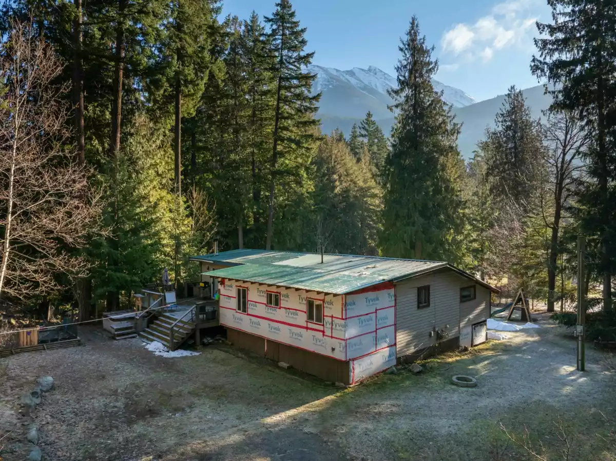 Outdoor Deck Photo of 9245 Pemberton Portage Road, D'Arcy, BC