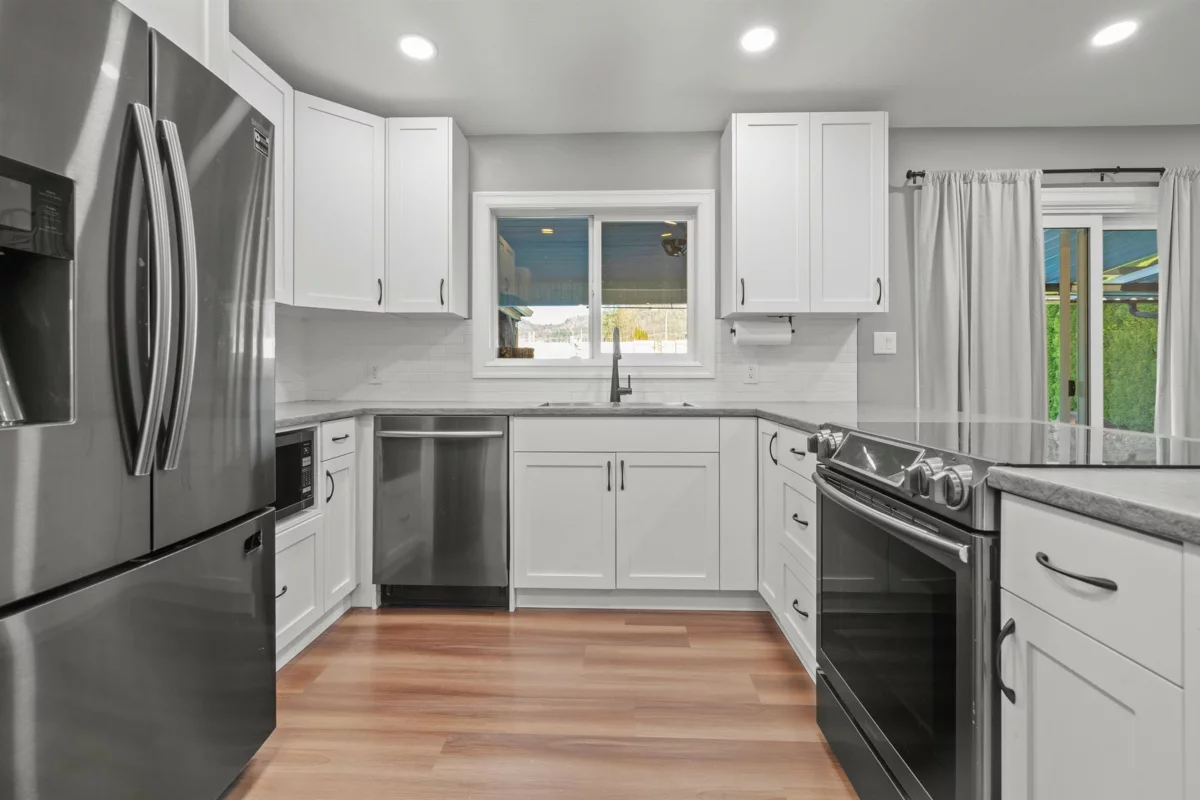 Breakfast Nook Photo of 6979 Fraser Drive, Agassiz, BC