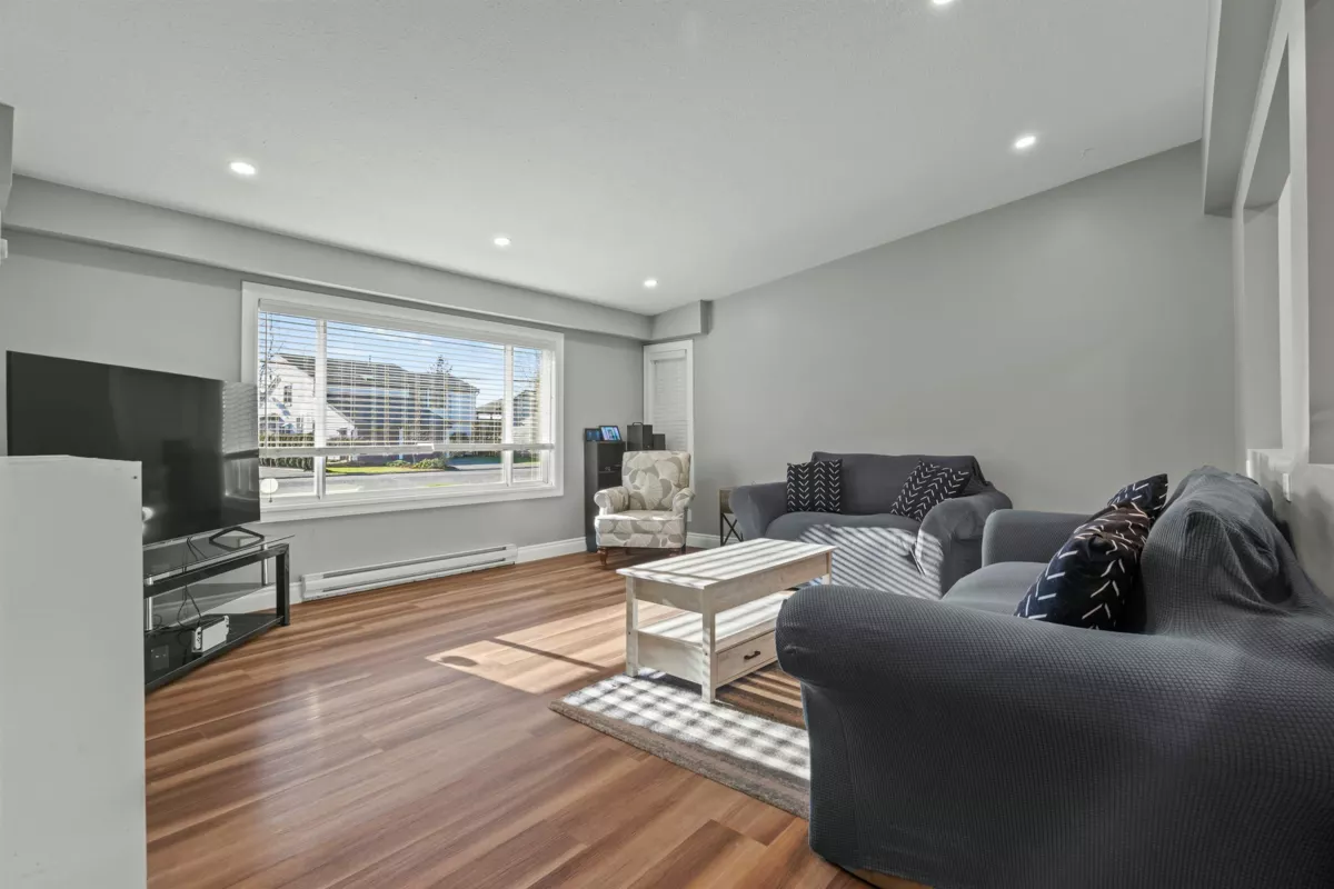 Kitchen Island Photo of 6979 Fraser Drive, Agassiz, BC