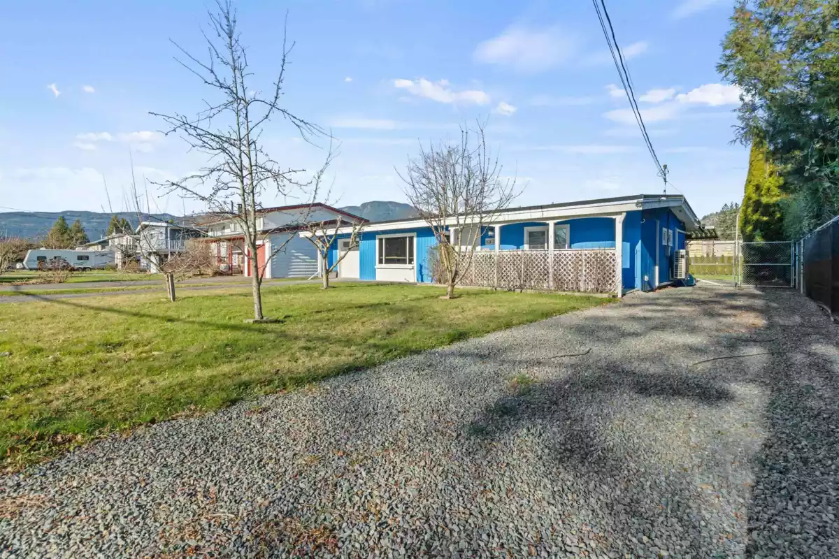 Living Room Photo of 6979 Fraser Drive, Agassiz, BC