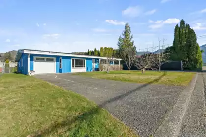 6979 Fraser Drive, Agassiz, BC, Agassiz — Single Family Residence for sale