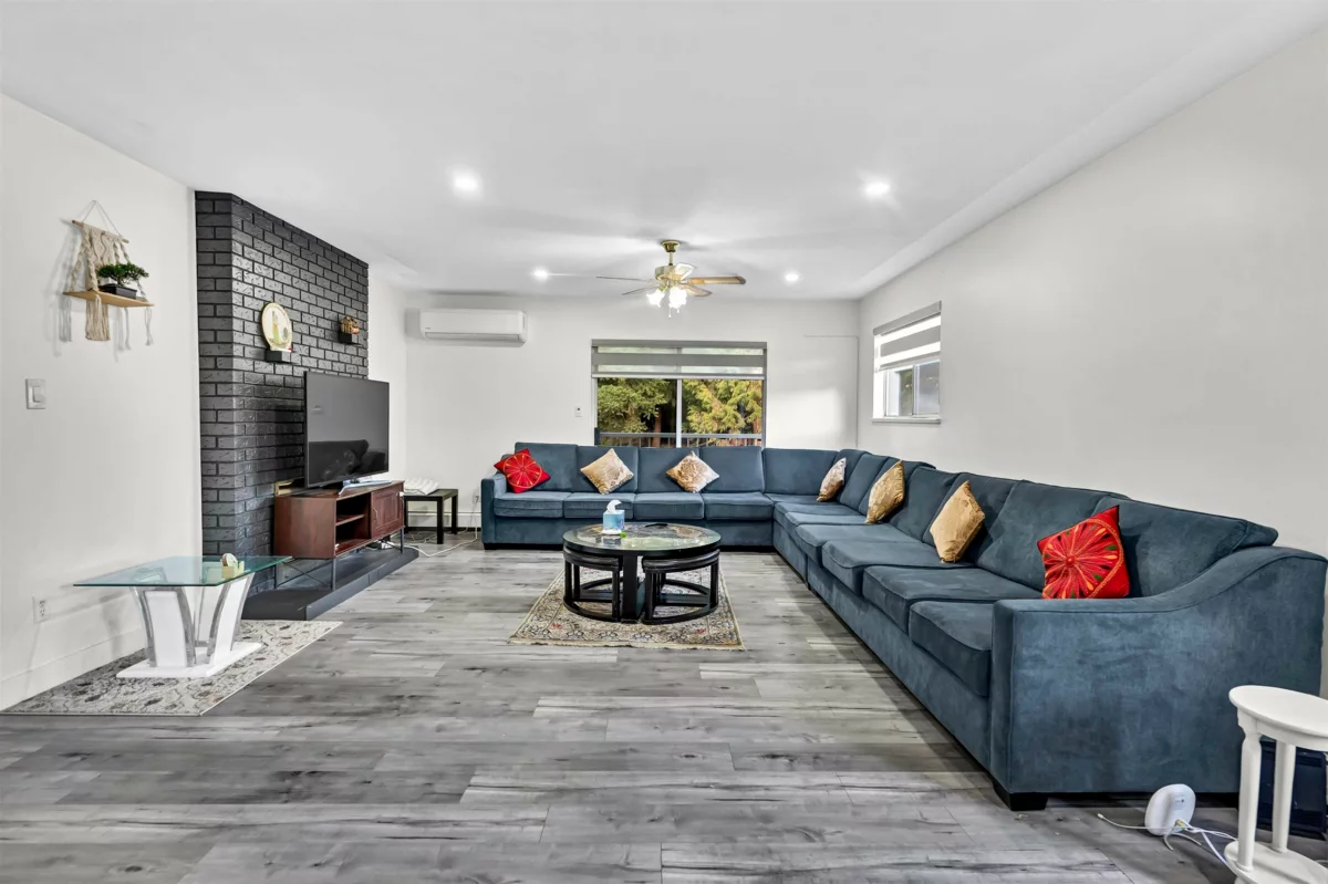 Kitchen Island Photo of 20225 40 Avenue, Langley, BC