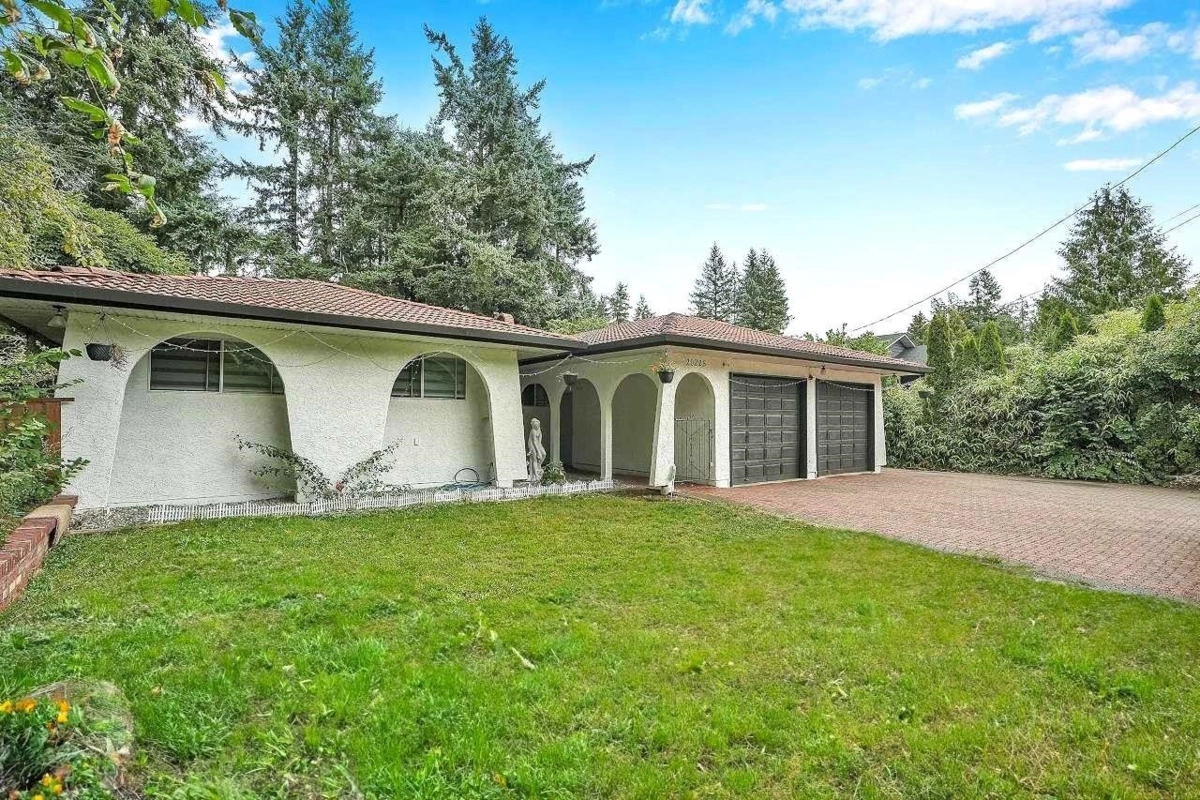 Living Room Photo of 20225 40 Avenue, Langley, BC