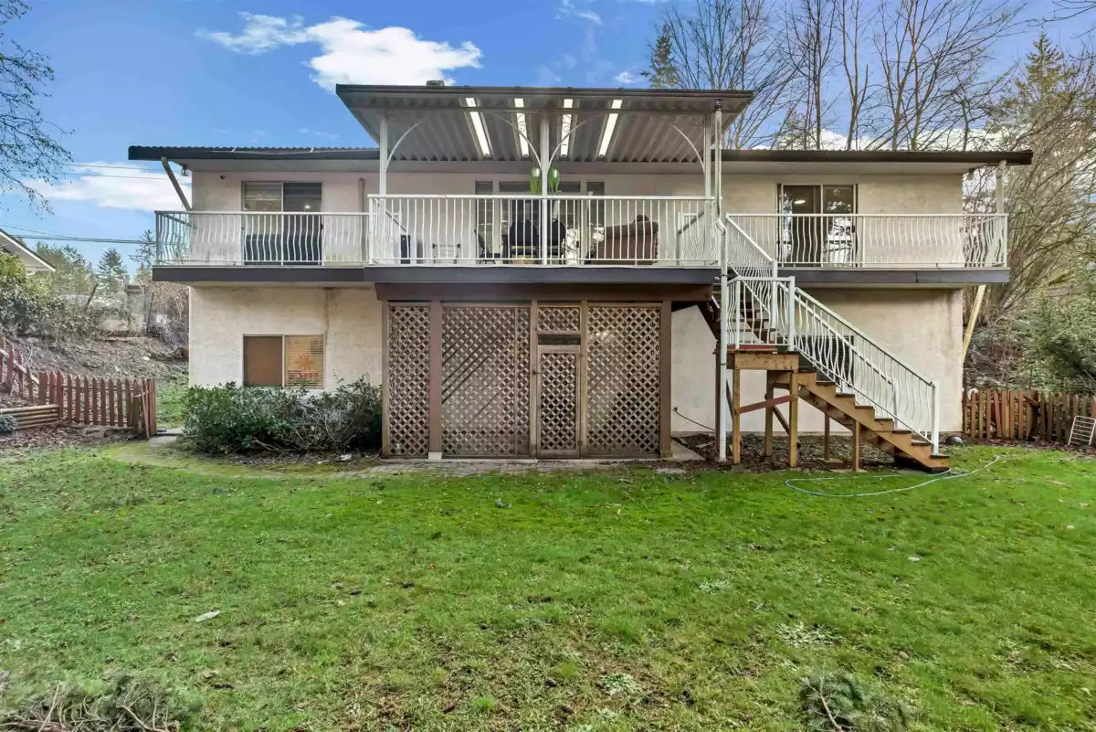 Swimming Pool Photo of 20225 40 Avenue, Langley, BC