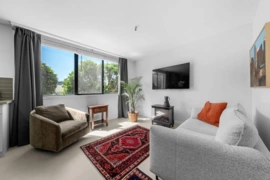 101a 460 14th Street, West Vancouver, BC