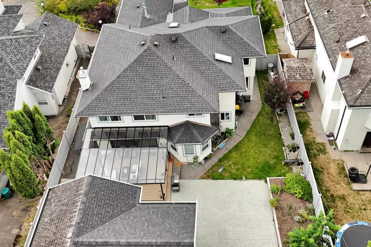 Entry Foyer Photo of 6748 123a Street, Surrey, BC