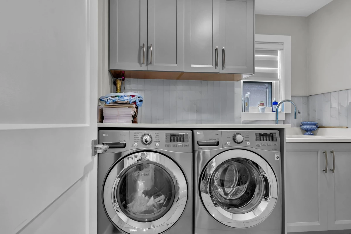 Laundry Room Photo of 6748 123a Street, Surrey, BC