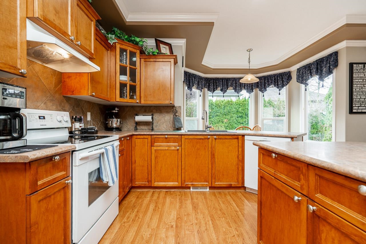 Breakfast Nook Photo of 18954 71 Avenue, Surrey, BC