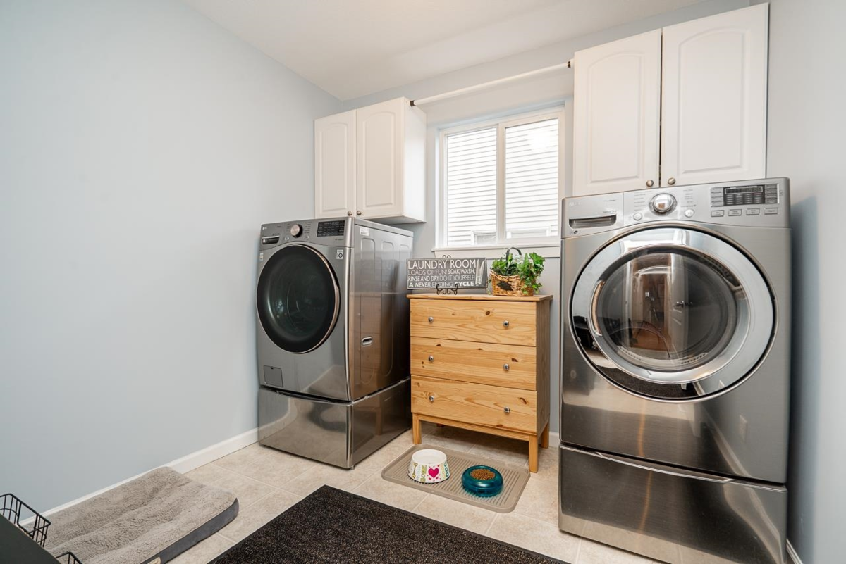 Guest Bathroom Photo of 18954 71 Avenue, Surrey, BC
