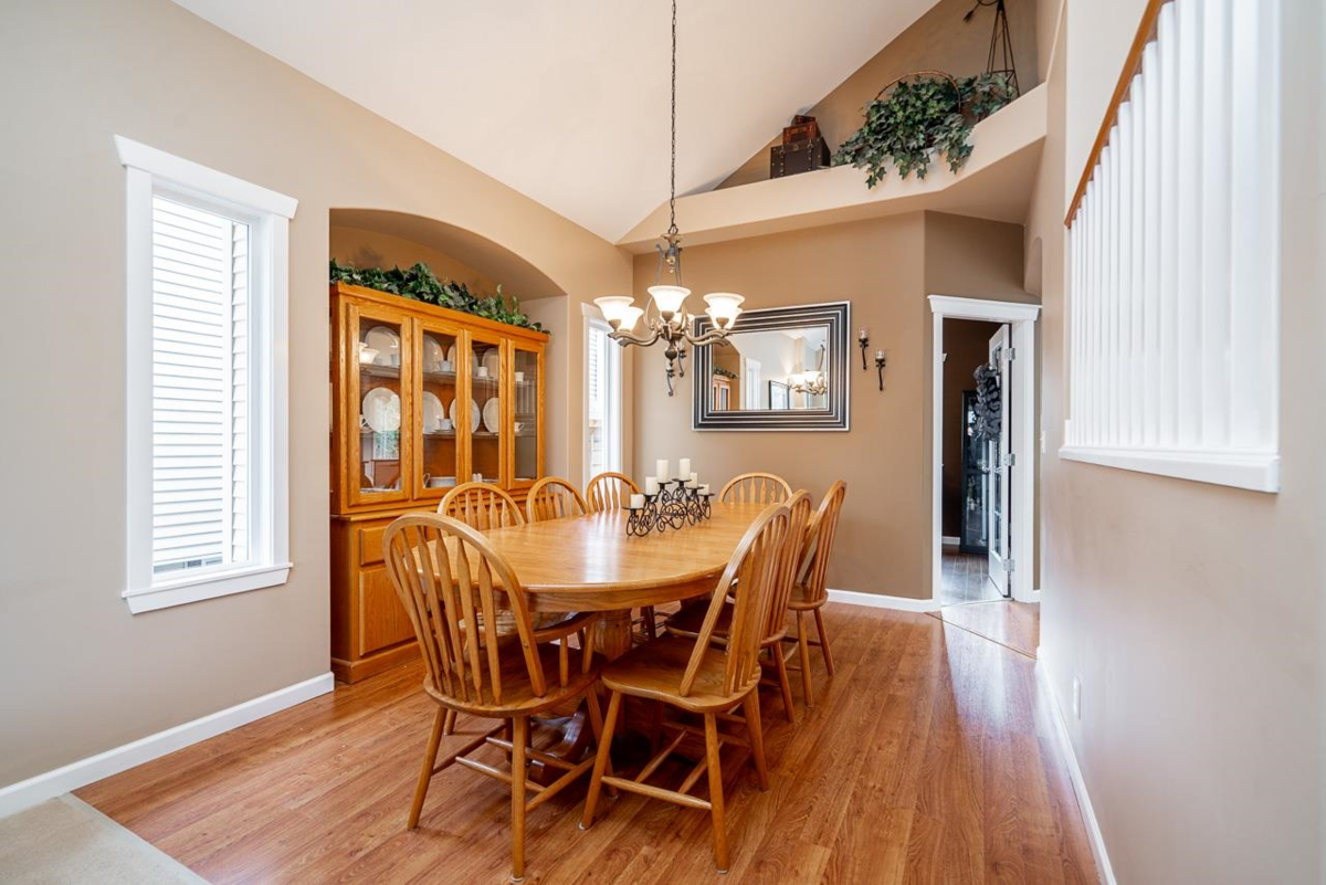Kitchen Photo of 18954 71 Avenue, Surrey, BC