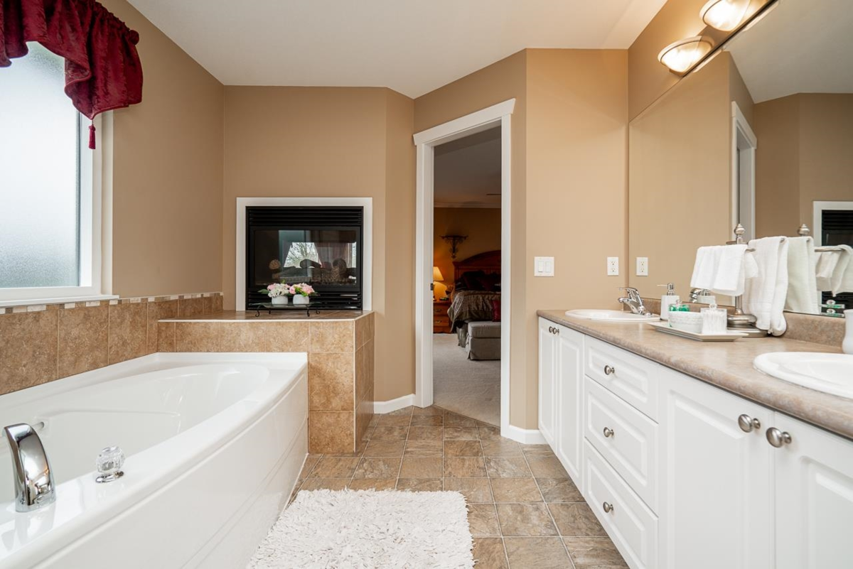 Laundry Room Photo of 18954 71 Avenue, Surrey, BC