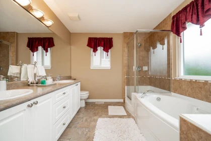 Basement Recreation Room Photo of 18954 71 Avenue, Surrey, BC