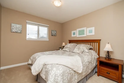 Entry Foyer Photo of 18954 71 Avenue, Surrey, BC