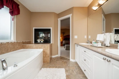 Laundry Room Photo of 18954 71 Avenue, Surrey, BC