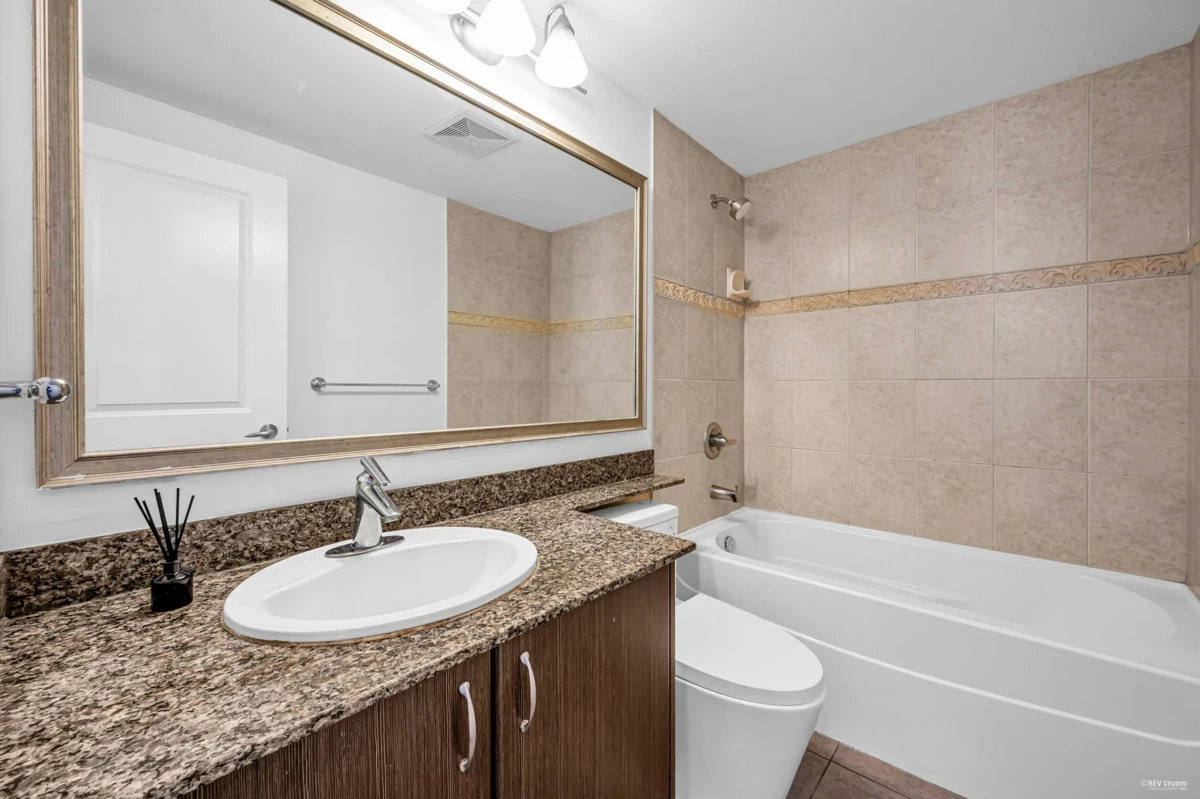 Guest Bathroom Photo of 3303 892 Carnarvon Street, New Westminster, BC