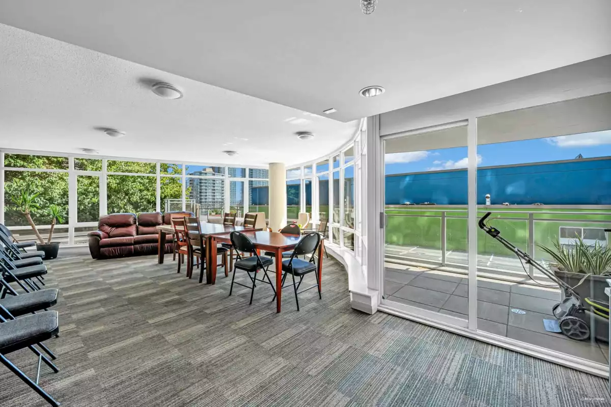 Kitchen Island Photo of 3303 892 Carnarvon Street, New Westminster, BC